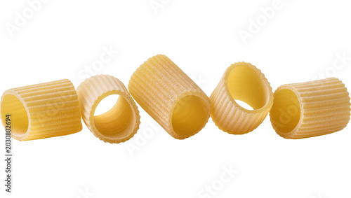 Foto Rigatoni pasta tubes with ridges