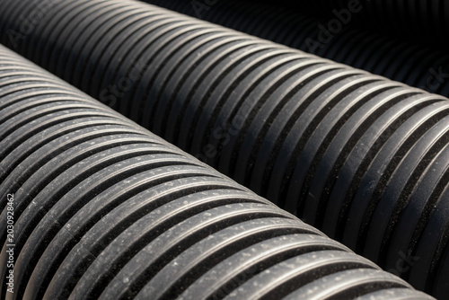 Cuadro en lienzo Rows of black corrugated plastic drainage pipes stacked together
