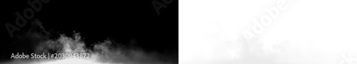 Fotografia White fog on a transparent background that looks like mist forming at dawn near