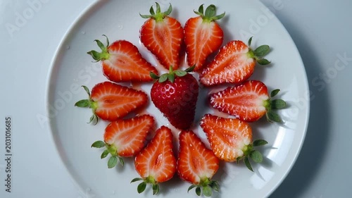 Fresh Strawberries Arranged in a Circle Pattern on a White Plate