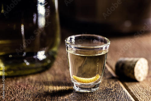 Foto MEZCAL Y TEQUILA BEBIDAS Y COCTELES