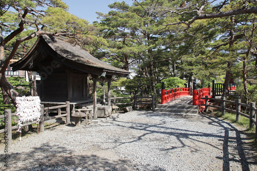 Cuadro en lienzo wooden bridge and buddhist temple in matsushima in japan