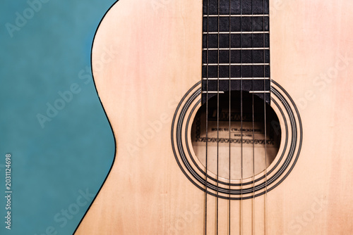 Fotografie Close-up of an acoustic guitar body with strings and sound hole