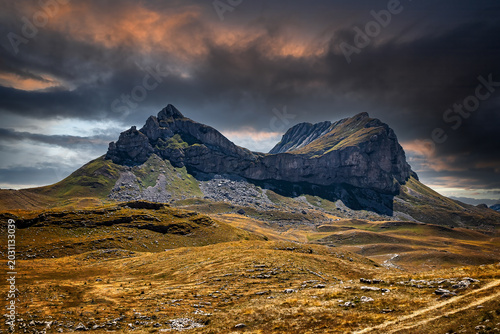 Фотография Sedlo Pass on Mount Durmitor in Montenegro with a mountain peak shaped like a ho