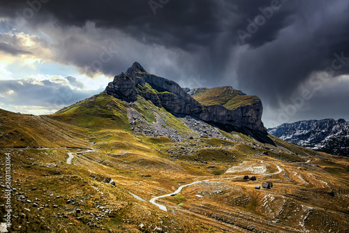 Фотография Sedlo Pass on Mount Durmitor in Montenegro with a mountain peak shaped like a ho