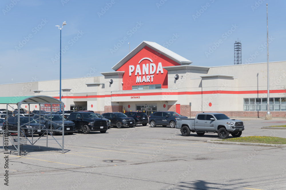 Naklejka premium wide view of Panda Mart, a supermarket, located at 768 Warden Av, Scarborough, Toronto