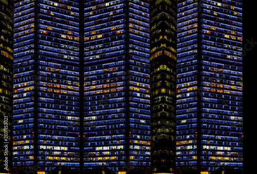 Canvas-taulu Multi-stories office building at night with worker working overtime