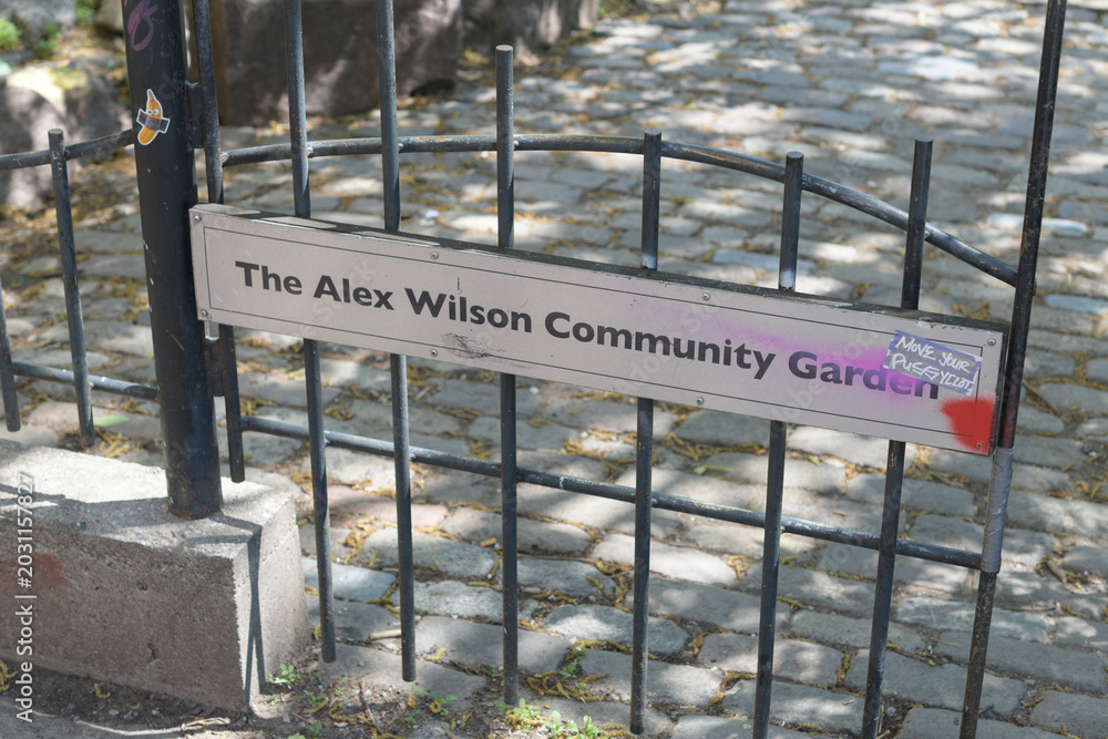 Naklejka premium back gate at Alex Wilson Community Garden located at 556 Richmond St W, Toronto