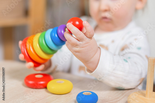 Cuadro en lienzo Child Playing with Colorful Stacking Rings Toy