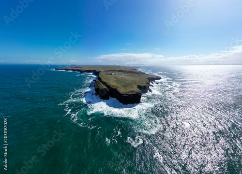 Fotografie Loop Head Lighthouse on a headland on the north side of the mouth of the River S