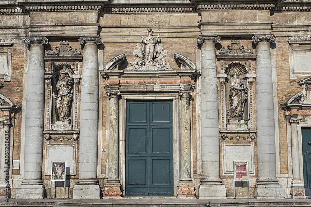 Fototapeta premium Basilica of Santa Maria in Porto is one of the most important Baroque religious monuments in Ravenna. Built over a long period between the XVI and XVIII centuries. RAVENNA, ITALY.