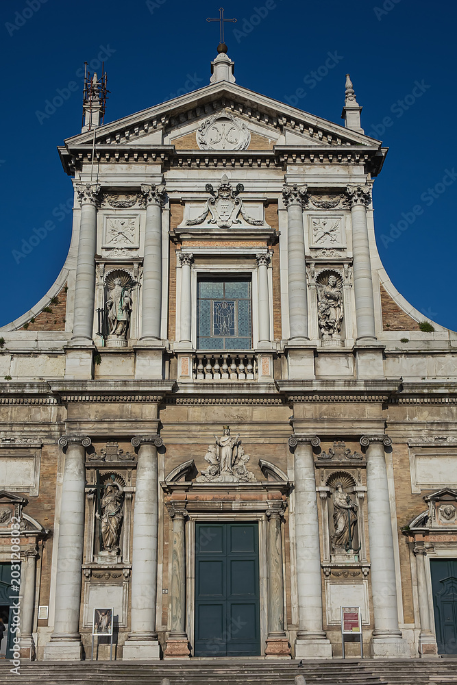 Fototapeta premium Basilica of Santa Maria in Porto is one of the most important Baroque religious monuments in Ravenna. Built over a long period between the XVI and XVIII centuries. RAVENNA, ITALY.