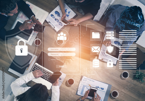 Foto A high-angle view of a business meeting focused on cybersecurity solutions, showcasing technology use for collaboration and data protection in a modern workspace