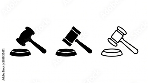 Schilderij op canvas Gavel Icon Set: A collection of three stylized gavel icons in black and white, representing justice and legal proceedings