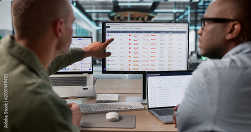 Vendor Risk Manager Uses Advanced Software Tools