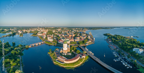 Foto Vyborg Castle and Saint Olaf Tower stand proudly on an island, overlooking the c