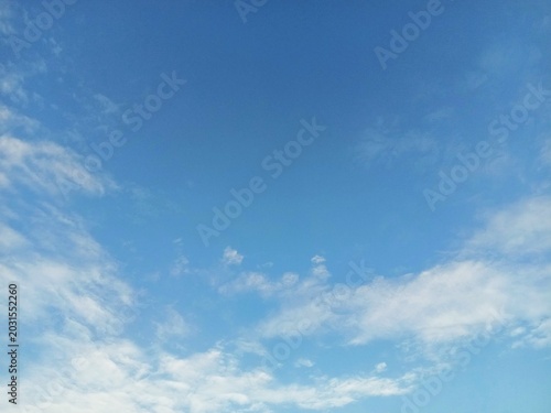 Photos a vast expanse of a clear blue sky