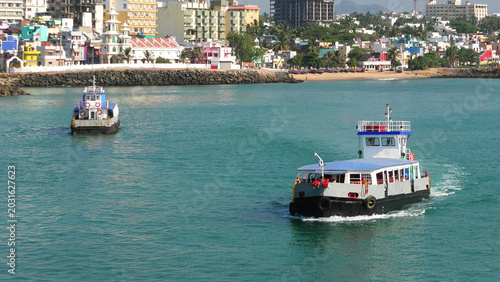 Foto The boat service from the mainland to and from Vivekananda Rock Memorial at Kany
