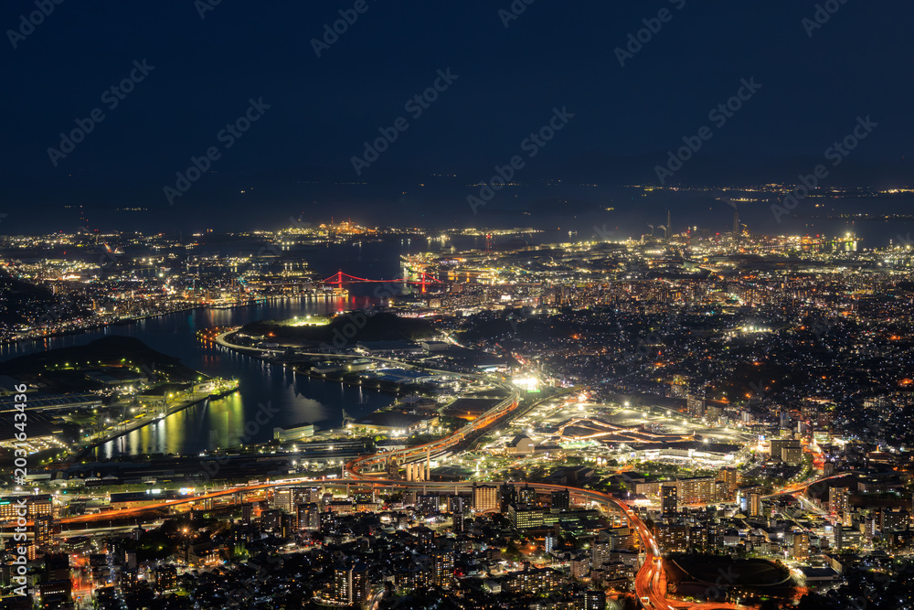 Fototapeta premium 九州の福岡県の皿倉山からの北九州市の美しい夜景