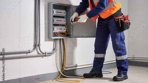 Konstfotografi Electrician Wiring a Breaker Box
Professional Electrical Panel Service
Technicia