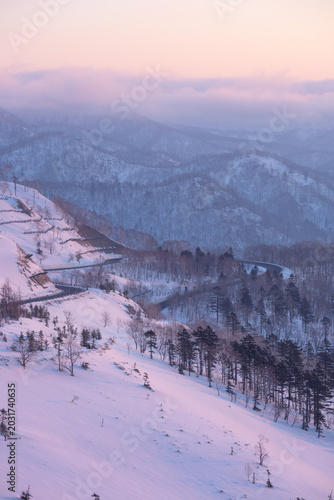 The natural view from the observation deck: Bihoro Pass is covered in snow in winter in Hokkaido.
