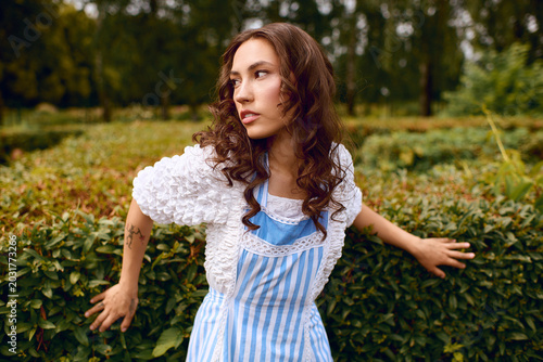 Foto Enchanted journey through a vibrant garden filled with whimsy and charm