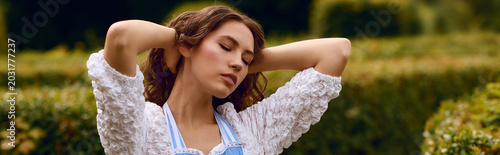 Valokuva Exploring a whimsical garden with a beautiful woman in an enchanting outdoor sce