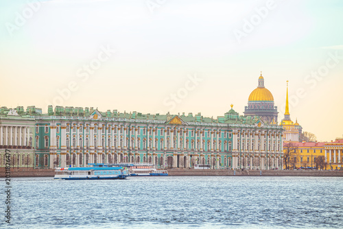 Tableau sur toile Magnificent view of the Neva, St