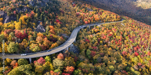 Fotografía Autumn colors on the Blue Ridge Parkway at Grandfather Mountain and the Linn Cov