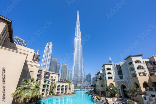 Foto Dubai Burj Khalifa skyline tallest building in the world with Palace Hotel in Do