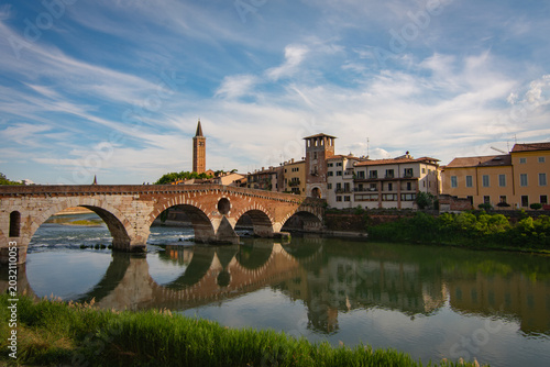 Εκτύπωση καμβά Jolie vue sur Vérone en Italie - Vénétie - Italie