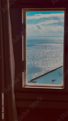 Vista para o mar pela janela em Salvador, Bahia, com a Baía de Todos-os-Santos | Sea view through a window in Salvador, Bahia, overlooking All Saints Bay