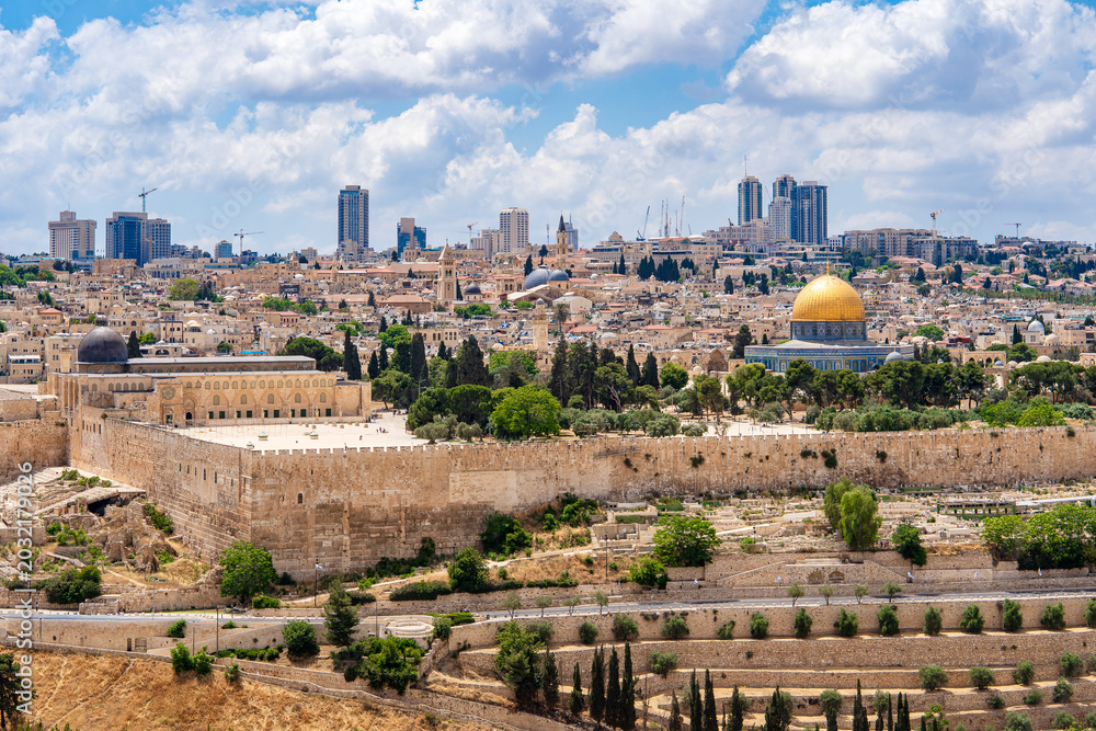 Fototapeta premium Panoramic view of the Temple Mount and the Old City of Jerusalem, filled with history and a unique atmosphere.Israel.