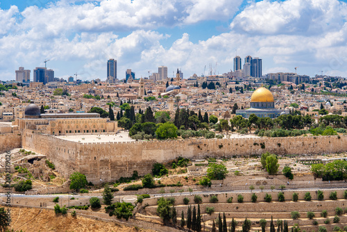 Foto Panoramic view of the Temple Mount and the Old City of Jerusalem, filled with history and a unique atmosphere