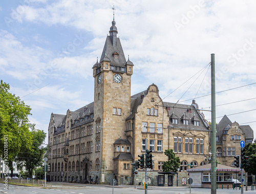 Tableau sur toile Das Rathaus in Duisburg-Hamborn