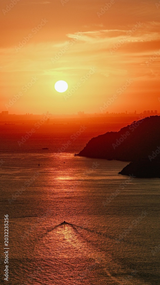 Fototapeta premium sunset over the sea