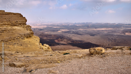 Εκτύπωση καμβά Atmospheric landscape of Makhtesh Ramon crater with layered rock cliff and stony