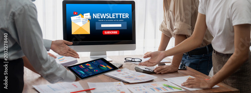 Quadro em tela newsletter signup page on computer for customer to subscribe brisk newsletter up