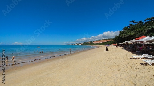 Foto Um dia ensolarado na praia de Pitinga, em Arraial d'ajuda, Porto Seguro, estado da Bahia, Brasil