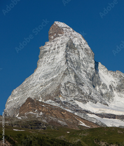 Foto Vertical Picture of Close View of Matterhorn Peak in Zermatt Switzerland