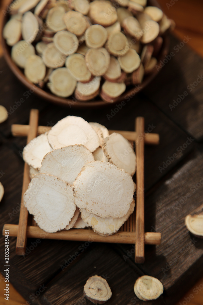 Fototapeta premium Chinese Herbs Dahurica Root Slices Traditional Medicine Seasoning Ingredients