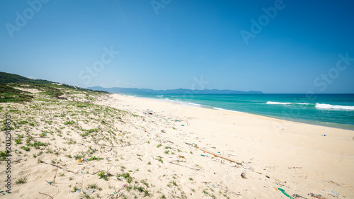 Foto Coastal landscape at Hon Ngang Beach, Ninh Thuan Province, Vietnam