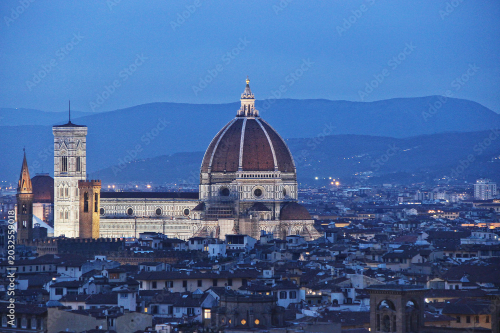 Fototapeta premium Florence Cathedral at Night - Historic Dome and Skyline, Italy