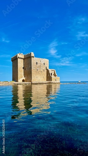 castle on the sea, Cannes , festival,Côte d’Azur, French Riviera, saint-honorât, iles de Lerins , méditerranéens, Méditerranée 