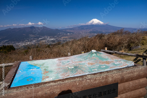 芦ノ湖スカイラインから　富士山と愛鷹山の絶景