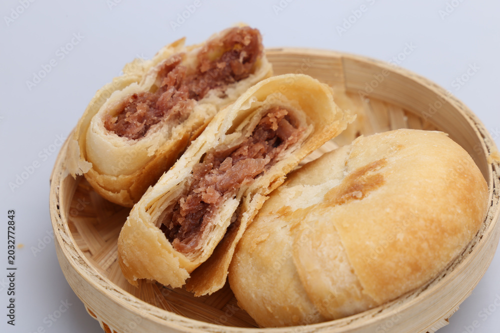 Fototapeta premium Golden Flaky Meat Pastries in Bamboo Steamer