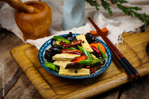 Bild auf Leinwand Spicy tofu skin salad with wood ear mushrooms and chilies