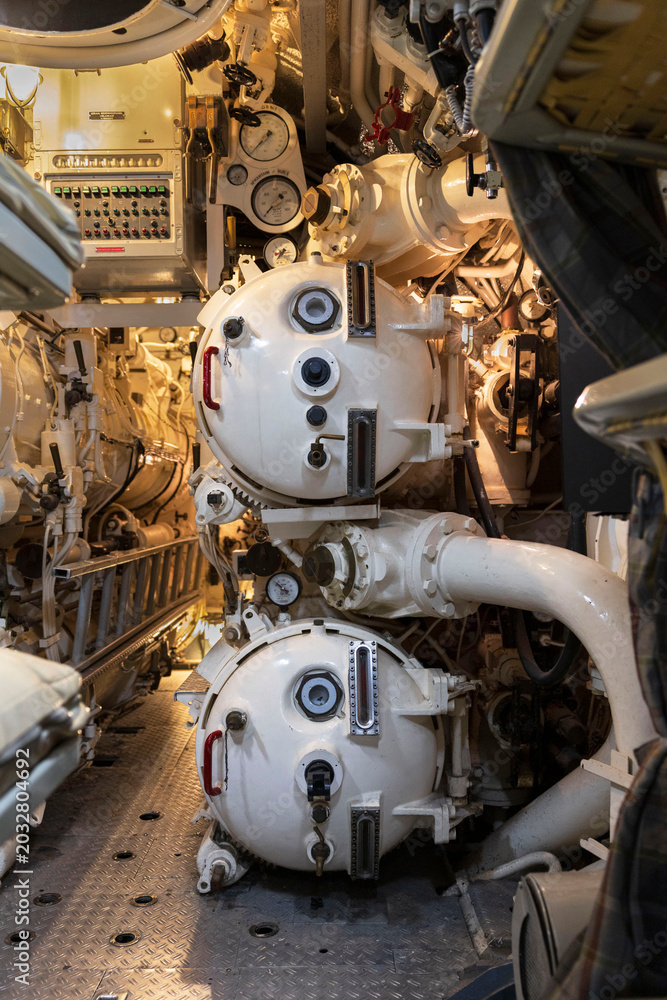 Φωτογραφία Interior of a former military submarine with torpedo tubes