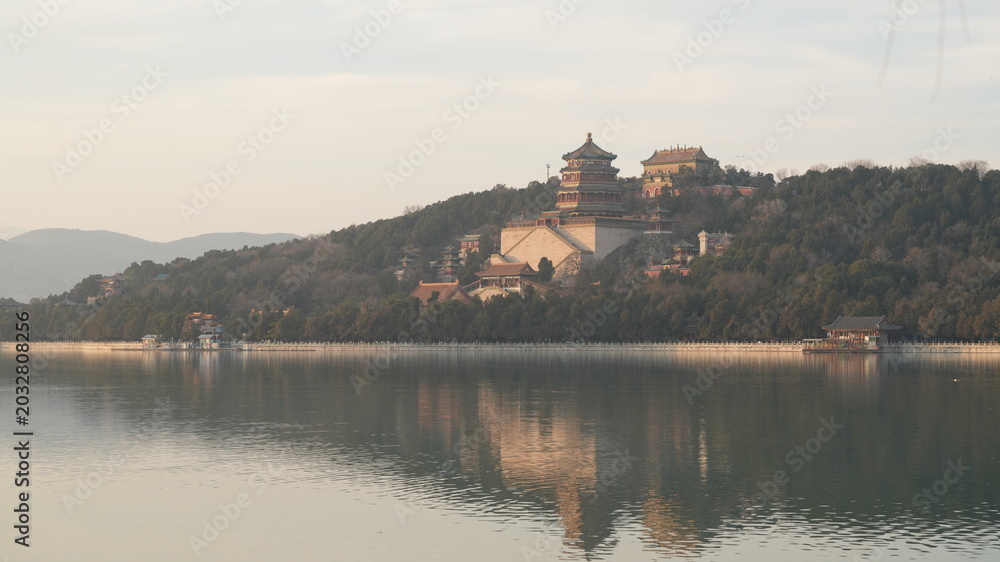 Obraz premium The beautiful sunset view in the Summer palace of Beijing in the winter 