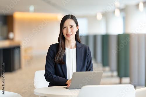 ビジネス　女性